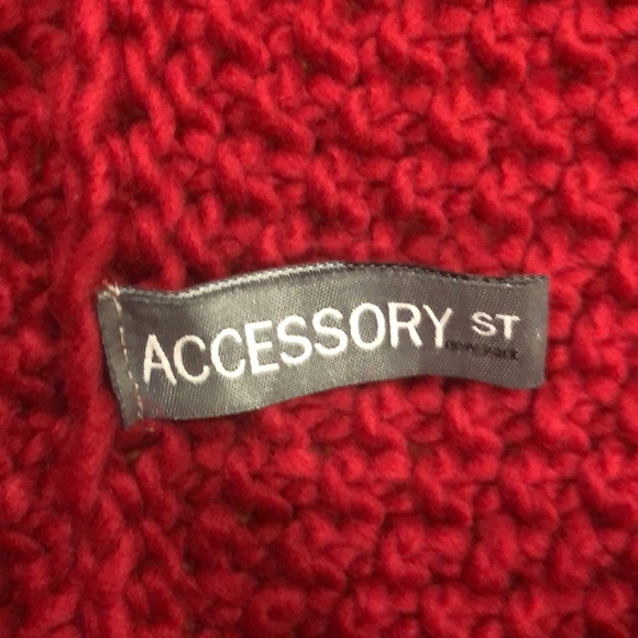 Red Circular Knitted Scarf - Picture 2 of 2